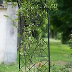 Les Hauts De Chalonne Guest house